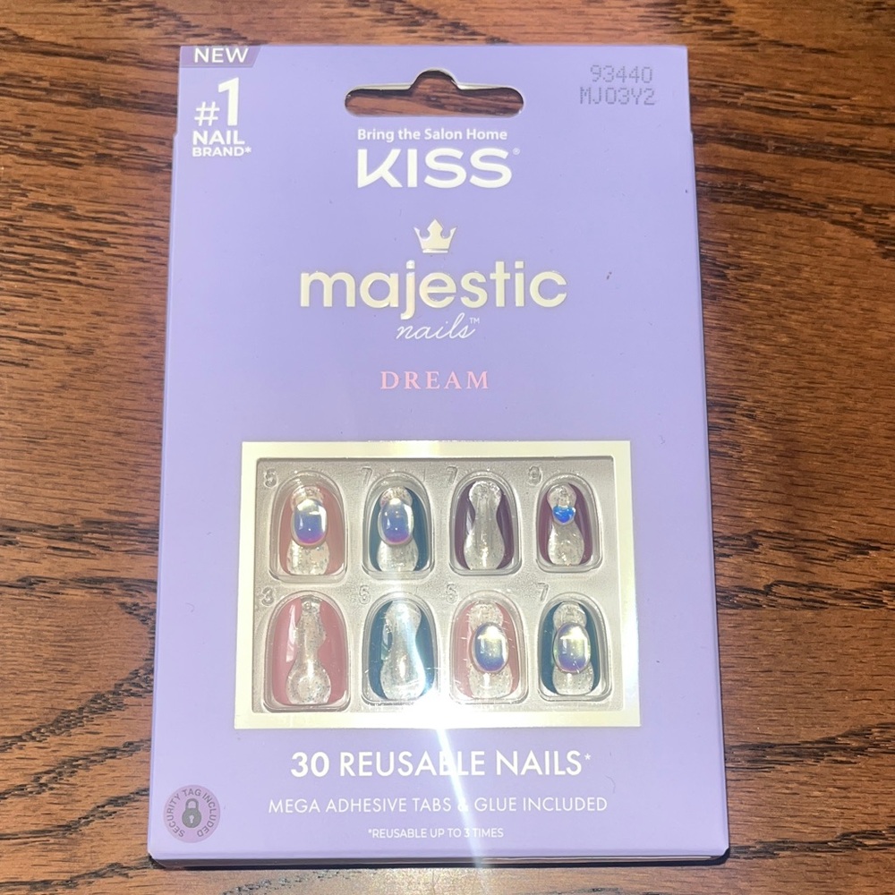 Kiss Majestic Nails Dream - Purple and Red